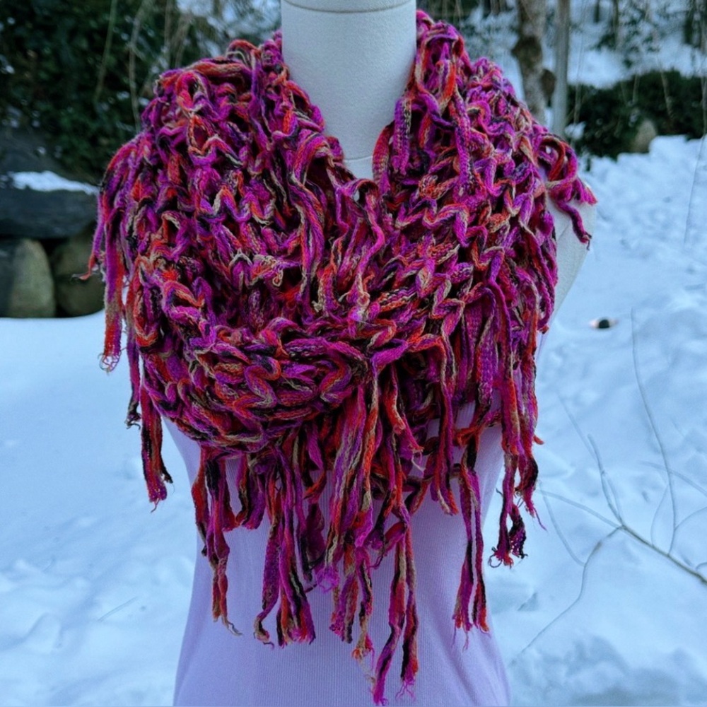 KNIT FRINGE PURPLE PINK INFINITY SCARF 💗☃️💜